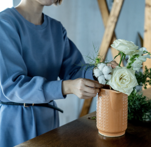 Woman_planting