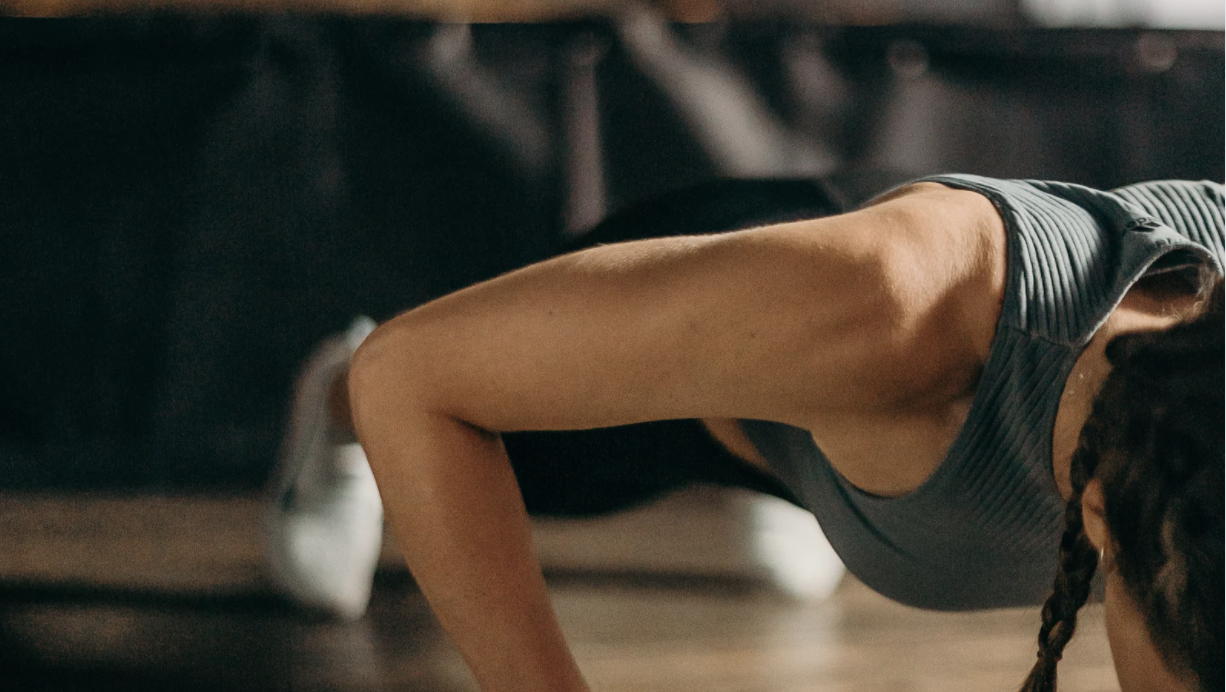 woman_doing_pushups