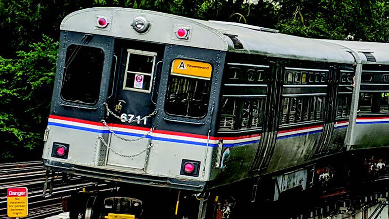 6000-series railcars leaving Sheridan on express track